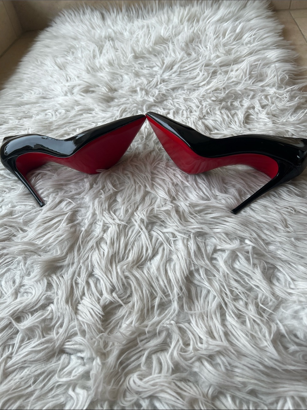Christian Louboutin Black Patent Leather Pointed Stiletto Pumps with Red Sole - Picture 5 of 12